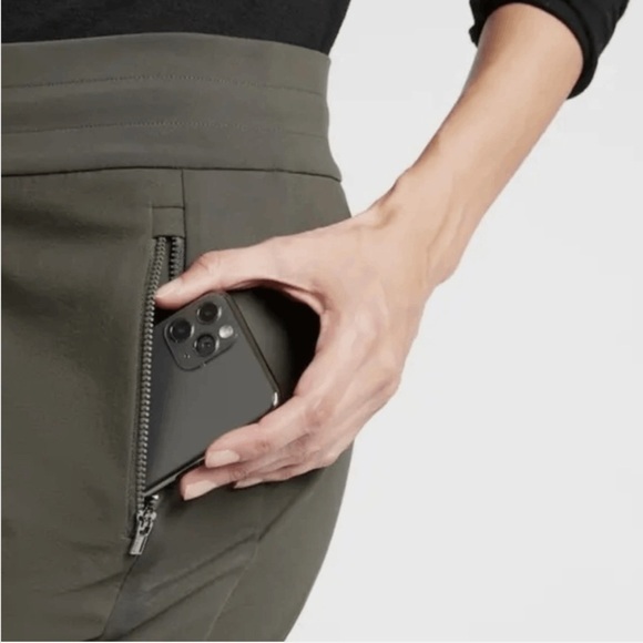 NWOT ATHLETA Headlands Hybrid Trek Jogger Size 2P - Picture 6 of 12